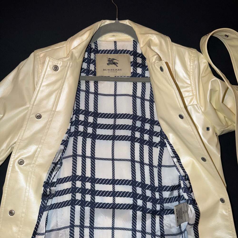 Burberry London Trench Coat - Neutrals Coats, Clothing - WBURL210830 - Picture 3 of 7